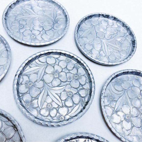 Vintage - Everlast Aluminum Floral Coaster Set of 7 - Picture 3 of 4